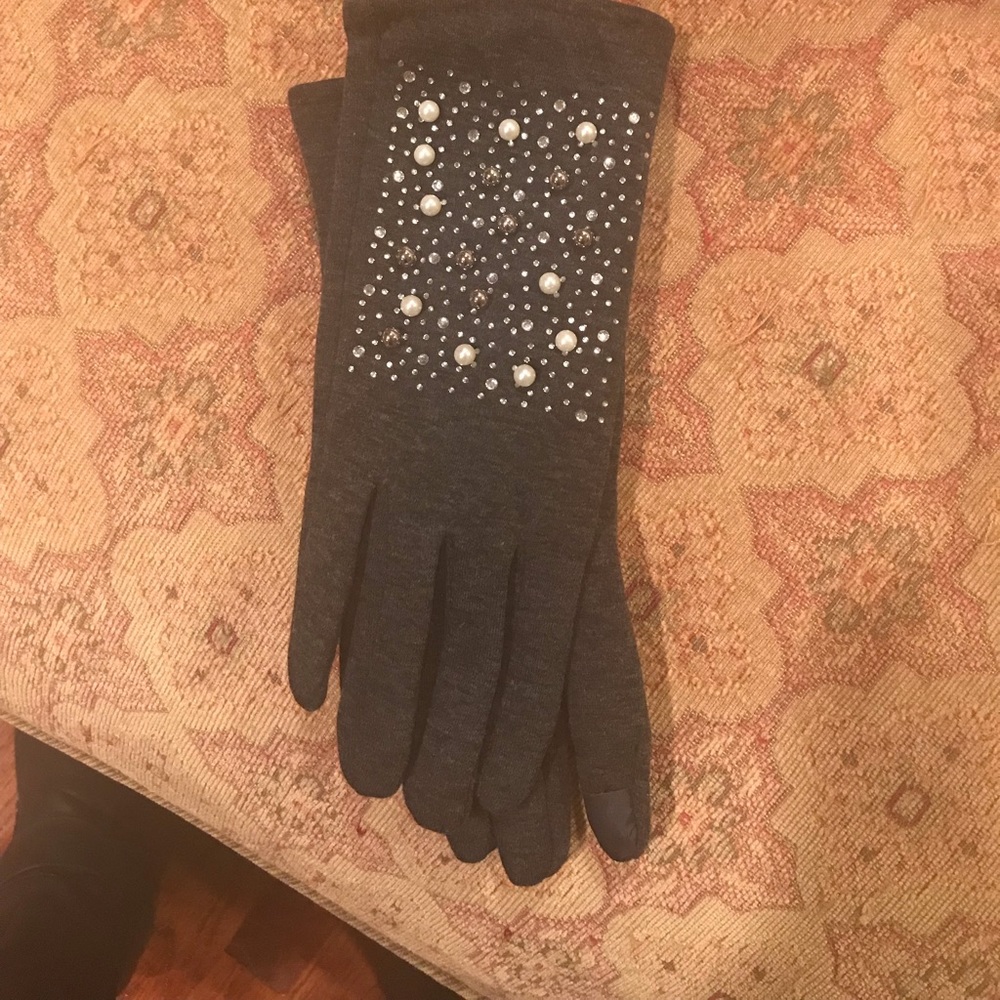 NWT charcoal gray pearl studded, texting, gloves